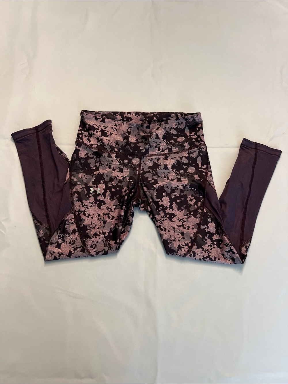 Under Armour Purple Patterned Active Leggings women’s Medium Great condition
